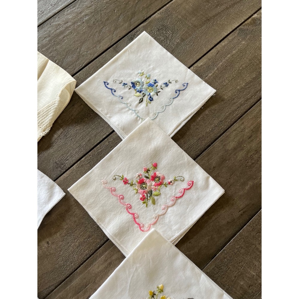 Vintage Handkerchief Lot 10pc Floral Embroidered Lace Trim Scalloped Linens - Picture 5 of 8